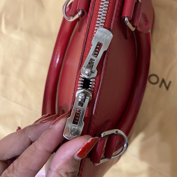 Authentic Louis Vuitton Alma red Epi leather - Picture 7 of 14
